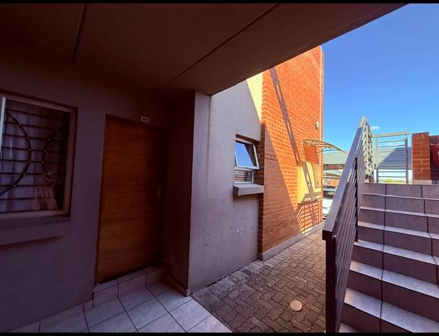 2 BEDROOM APARTMENT FOR SALE IN KEMPTON PARK CENTRAL